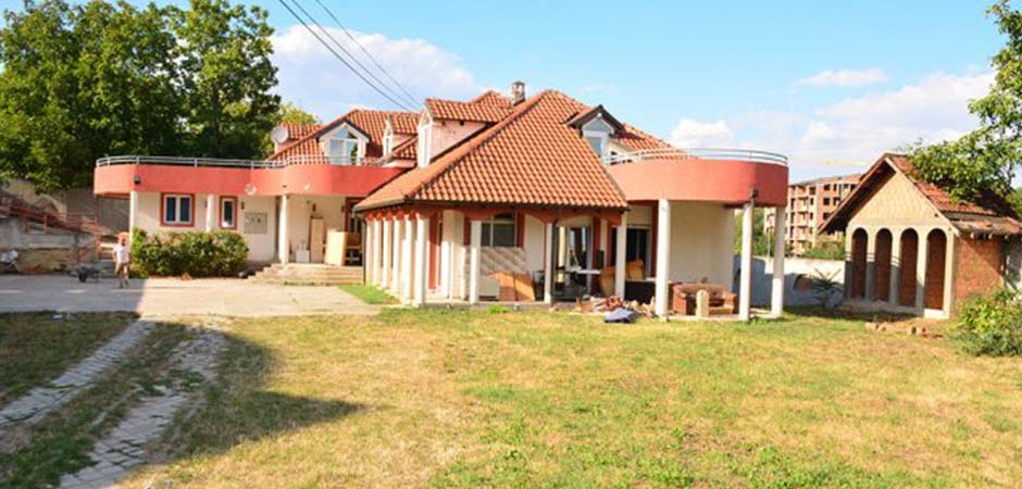 DOM ZA STARE BAKA I DEKA